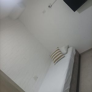 Habitación para Hombres Compartida
